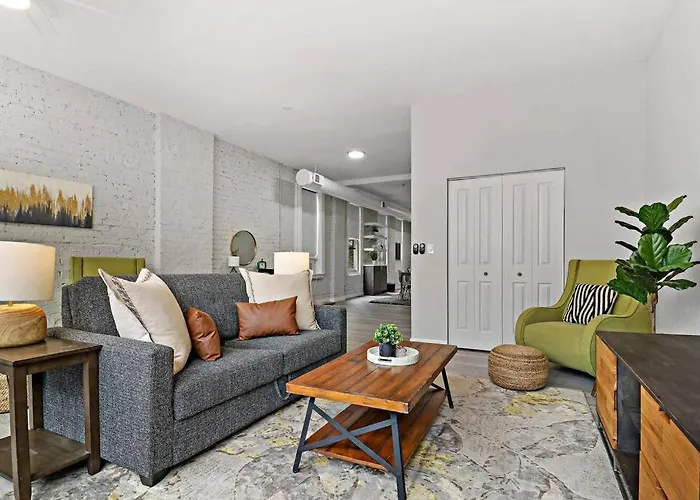 Wonderful 2-bedroom Near Restaurants - Hubbard 4 *