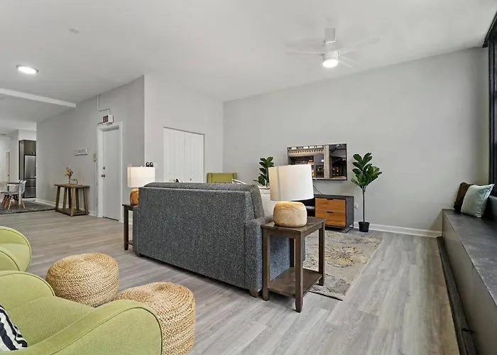 Wonderful 2-bedroom Near Restaurants - Hubbard 4